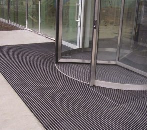 Recessed mudguards